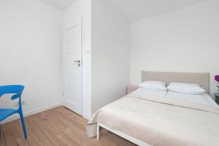 Bright Apartment in the City Centre Family City Break by Noclegi Renters - 2