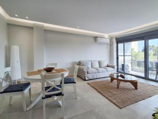 Elegant Apartment at Alimos Marina with Sea View - 9