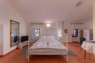 Iva Apartments - 1
