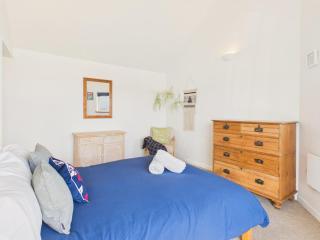 TopDeck Falmouth – Stunning Harbour Views & Free Parking - 1