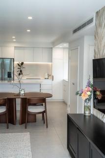 Luxury Ocean View Apartment - 8