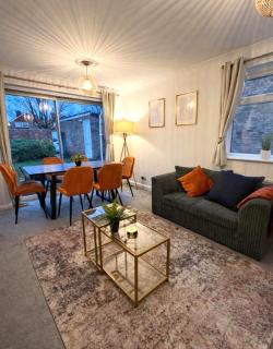 Comfortable 5 Bed for Contractors and Families in Bedford - 9
