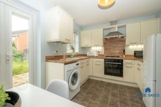Merton House By Blue Skies Stays - 8
