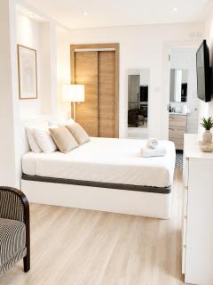 Grand Central House - Classic One Bedroom - GibraltarStay Apartments - 8
