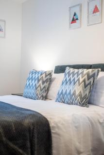 No12, Modern 2 Bedroom Apartment - 1