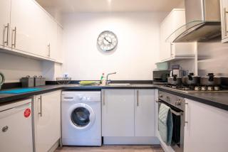 No12, Modern 2 Bedroom Apartment - 7
