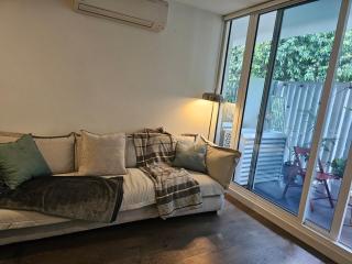 2 bed 2 bath Brighton Apartment close to Beach - 0