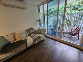 2 bed 2 bath Brighton Apartment close to Beach - 9