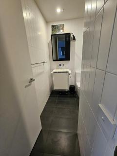 2 bed 2 bath Brighton Apartment close to Beach - 7