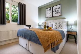 Stylish 2 Bedroom Flat • Free Parking • Balcony • Sky TV • Fast WiFi • Yoko property - 8