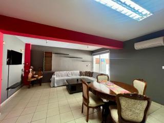 Spacious 2-BR Apt, Close to the Beach - 1