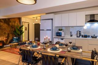 Sleeps8 Bosphorus View Apartment with 2 Terraces - 1