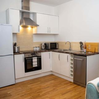 Vibrant City Centre - KING Bed, Entire Apartment - 1