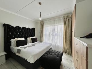 2 Bedroom The Blyde Crystal Lagoon Luxe - 4