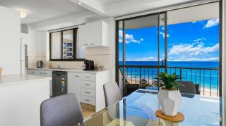 Luxury Penthouse - Full Ocean View - Sleeps 6 & Baby - pool - parking - walk to beach - 5
