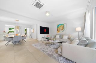 Modern Luxury Villa, 5 Bedrooms, Outdoor Grill - 9