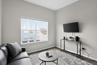 Contemporary 1BR at Mission Club - 5