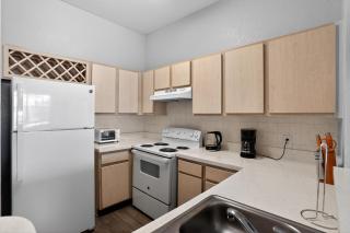 Contemporary 1BR at Mission Club - 8