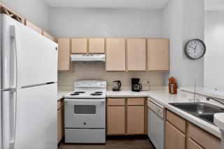 Contemporary 1BR at Mission Club - 4