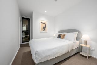 LaneStay - Modern 2BR with Parking and Pool & Gym - 3