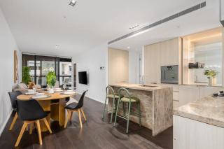 LaneStay - Lakeside Luxury w Pool Gym & Parking - 5