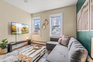 Walk Score 98 Central Dirty Franks Steps Away Sleeps 3 - 3