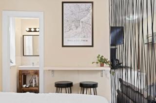 Central King Bed Studio Sleeps 3 Walk Score 98 No Car Needed - 3