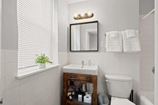 Central King Bed Studio Sleeps 3 Walk Score 98 No Car Needed - 5
