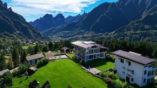 XMAN Sunrise Peaks Resort - 5