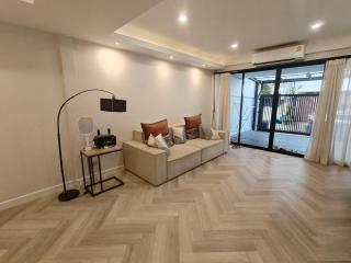 Ekkamai 5BR Town house Private Onsen Bangkok VVBKK35 - 5