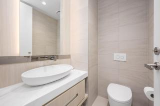 LaneStay - Grand Living with Pool gym and Parking - 4