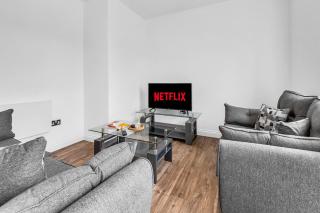 Spacious 2 Bedroom Apartment in Central Birmingham with Secure Parking and Sleeps 6 - 2
