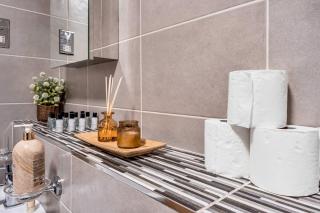 Spacious 2 Bedroom Apartment in Central Birmingham with Secure Parking and Sleeps 6 - 1