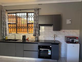 EazyStay Suites - 3