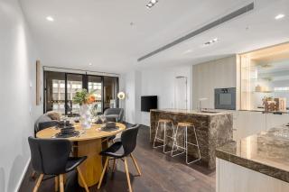 LaneStay - Spacious Luxe w Pool Gym and Parking - 8