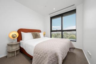 LaneStay - Albert Park View w Pool Gym & Parking - 4