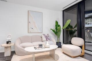 LaneStay - Lakeside Luxury with Pool Gym Parking - 6