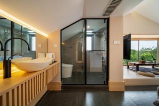 Shanghai Jiujie Family Boutique Hotel Private car airport service with fee & free Disney coach - 8