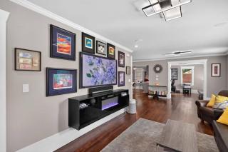 Modern East ATL Holiday Getaway - 3