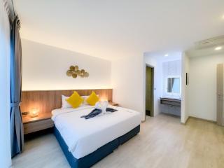 Modern 4-Bedroom in Patong Private Pool Holiday Villa Core Resort Area Sleeps 8 People Walking Distance to the Beach and Nightlife Area - 6