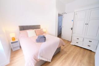 One Bedroom Apartments By Travel Short Term Rental Agency Derry City Centre - 7