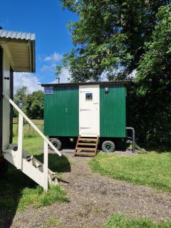 The Delkin Shepherds Huts Castle Combe - 6