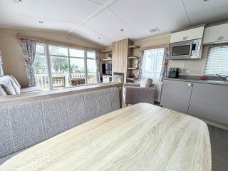 Modern 6 Berth Caravan With Wifi Nearby Pakefield Beach Ref 68028Cr - 1