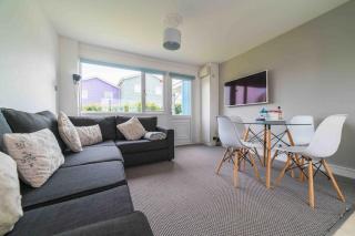 Sea View and a 3 Minute Walk To Freshwater Bay Beach - 0