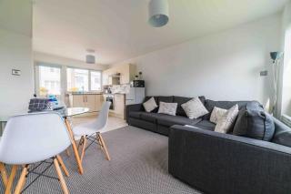 Sea View and a 3 Minute Walk To Freshwater Bay Beach - 9