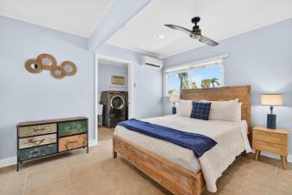Beautiful Waterfront House with Pool & Dock Access! Close to Beach & Restaurants! - 4