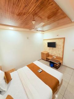 Hotel Yuvraj - 7
