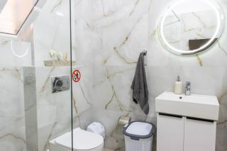 Seafront one bedroom apartment! Free Parking &Wifi - Saranda - 6