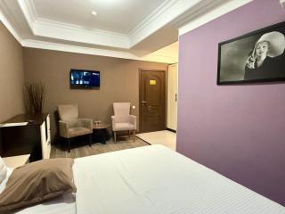 Monroe Hotel - 3