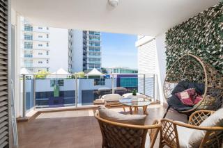 Charming - Rooftop Pool, CBD & Sunrise Balcony - 6